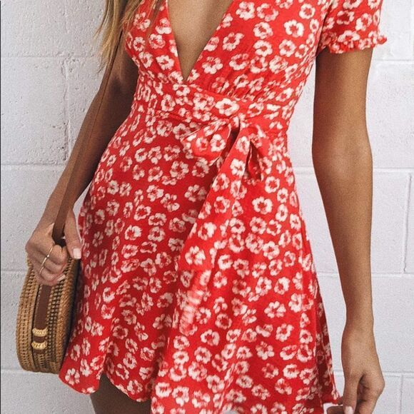 ✨ Garden Explorer Red Floral Print Mini Dress✨ - Picture 3 of 12